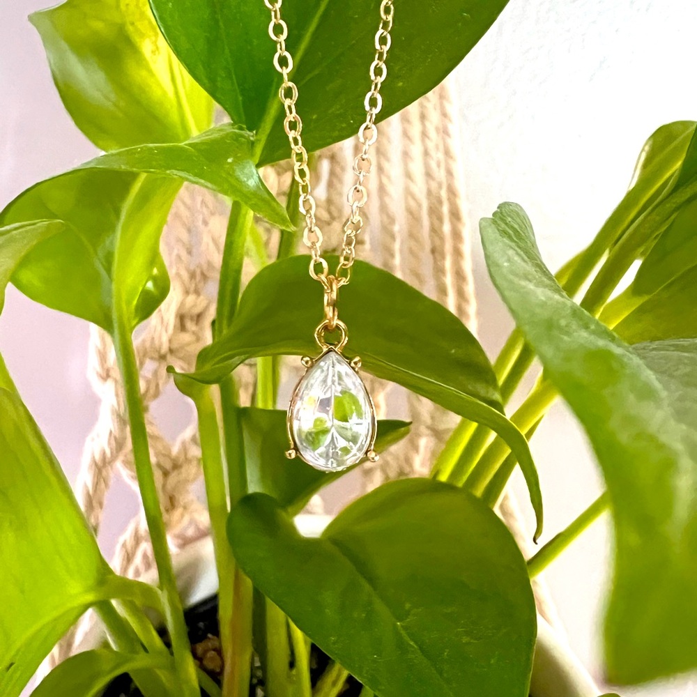 rhinestone teardrop pendant necklace